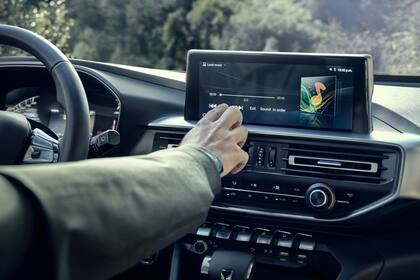 Algunos diseñadores especulan con que, de volver para atrás y dejar a las pantallas levemente de lado, podría recuperarse la libertad para innovar en las cabinas de los autos.