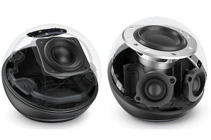 El interior de los parlantes Echo Dot y Echo, con las bocinas y micrófonos
