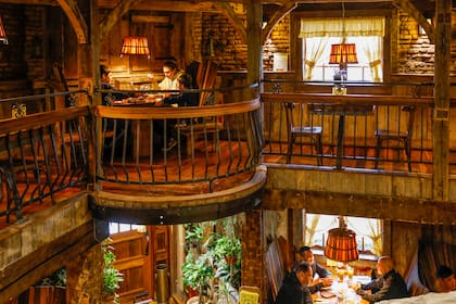 El interior de The Yellow Deli, en General Rodríguez.
