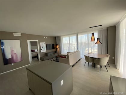El interior de un departamento en el condominio South Ocean, en Miami