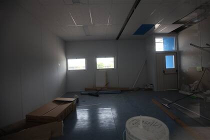 El interior de una de las aulas en construcción en la Escuela Casa Amarilla, de La Boca
