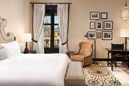 El interior de una de las suites del hotel Alfonso XIII, en Sevilla