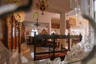 Sobreviviente de ataque mortal en iglesia de Jordania describe a gente arrastrándose por su vida