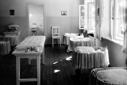 El interior de una nursery del programa Lebensborn, donde las madres y los niños vivían durante meses