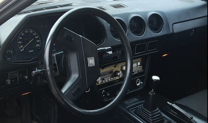 El interior del Datsun era muy avanzado para su época en los 80