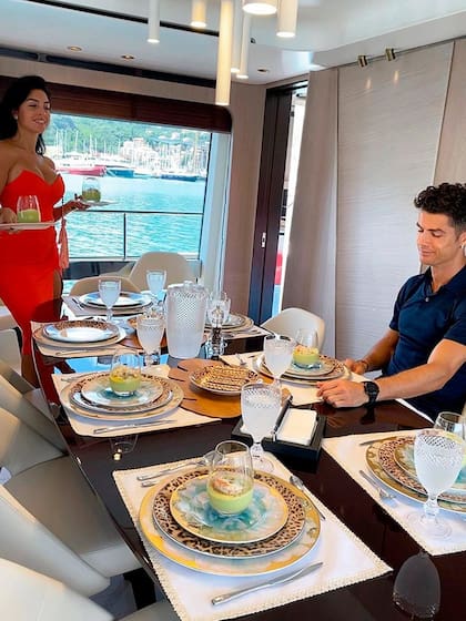 El interior del exclusivo yate de Cristiano Ronaldo. Crédito: Instagram