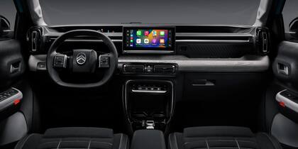 El interior del modelo europeo muestra un salto considerable en calidad y diseño respecto a su contraparte brasileña.