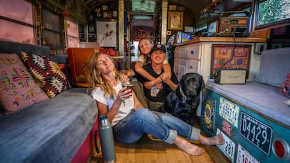 El interior del motorhome familiar, decorado y prolijo