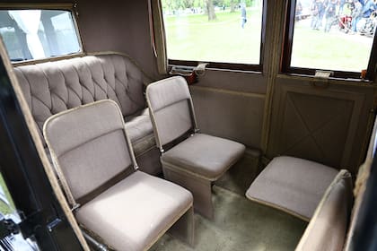 El interior del Silver Ghost en la cabina estilo limusina, elegido específicamente por Laura Pereyra Iraola