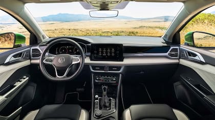 El interior del Volkswagen Taos sumó una pantalla de 12 pulgadas