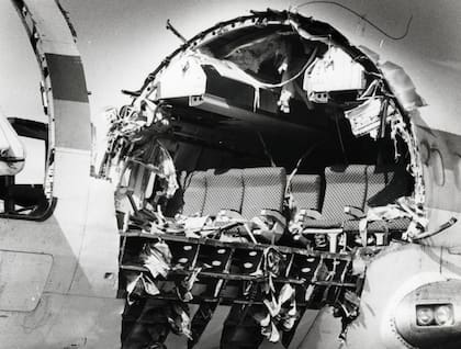 El interior del vuelo 243, la zona de primera clase que perdió parte del fuselaje