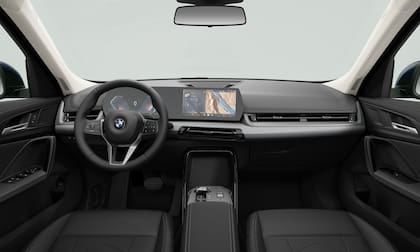 El interior integra un tablero digital de 10,25 pulgadas y una pantalla central táctil de 10,7 pulgadas