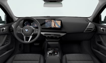 El interior tiene una pantalla central táctil de 10,25″ y un instrumental digital de 10,7″