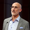 Arthur Brooks, experto en felicidad de Harvard: “La satisfacción duradera no proviene de tener más, sino de desear menos"