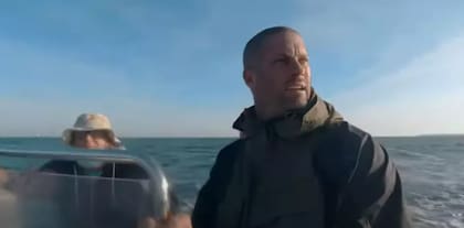 El investigador se adentró en el mar para buscar su objetivo (Foto: Captura YouTube)