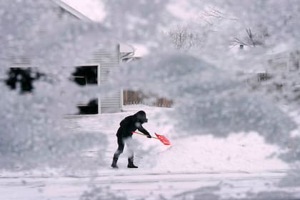 El invierno pasado, los residentes del noreste de EE.UU. tuvieron nevadas históricas, pero eso podría cambiar este año (Archivo)