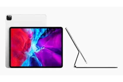El iPad Pro equipado con la cámara doble y una vista del teclado con el sistema flotante