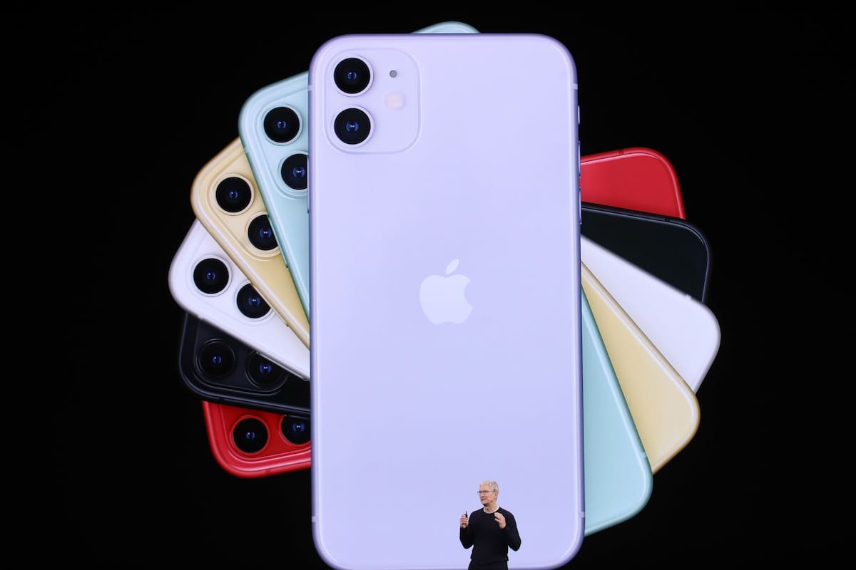 El iPhone 11 viene en seis colores y el precio en EE.UU. es de 699 dólares; al igual que en el caso del iPhone 11 Pro y 11 Pro Max, la versión estadounidense no incluye la banda 28 de frecuencia 4G