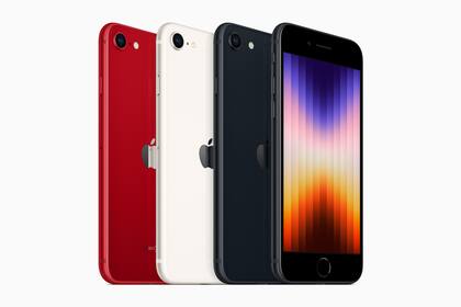 El iPhone SE 5G está disponible en versiones de 64,128 y 256 GB, con precios de 429, 479 y 579 dólares, respectivamente, en Estados Unidos