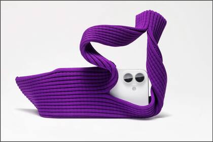 El iPhone sock pocket es un estuche compacto y táctil que busca proteger al teléfono