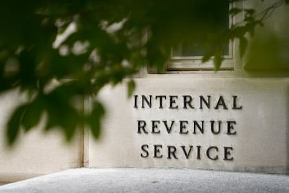 El IRS habilita extensiones automáticas a los contribuyentes que soliciten un plazo extra para presentar su declaración de impuestos en EE.UU.