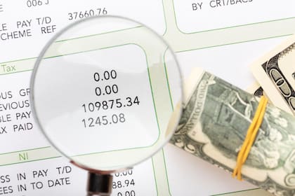 El IRS puede embargar una cuenta bancaria si se presentan deudas y se omiten los avisos recibidos