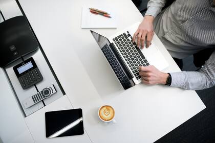 El IRS recuerda a los contribuyentes que la vía de contacto oficial nunca es mediante plataformas digitales