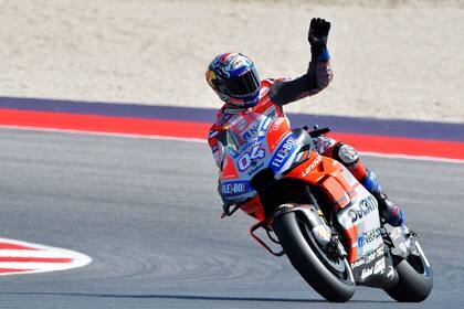 El italiano Dovizioso ya desata el festejo sobre la pista