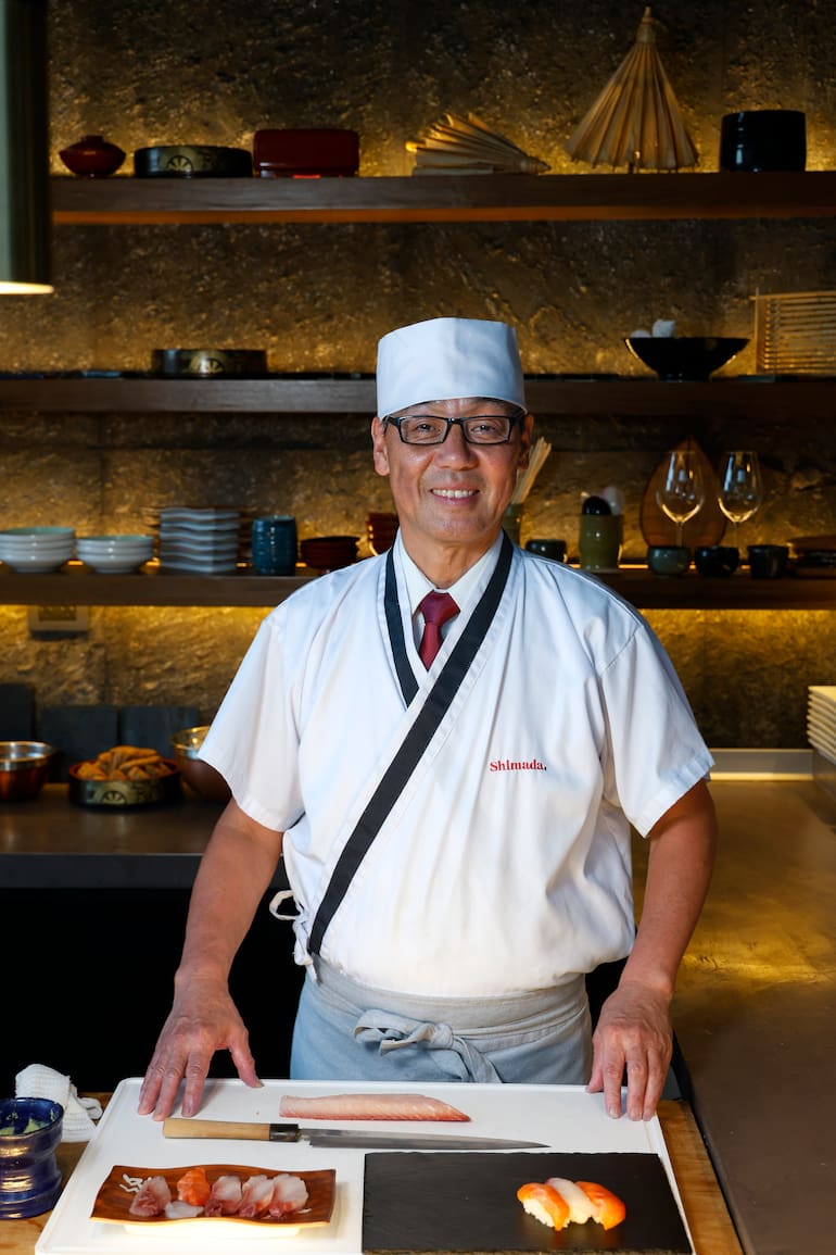 El itamae Takeshi Shimada en su barra