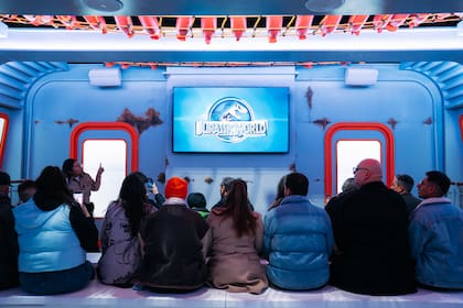 El itinerario incluye el paso por Gyrosphere Valley, encuentros con crías de dinosaurios y el ingreso al Predator Pavilion, donde se encuentran las especies carnívoras