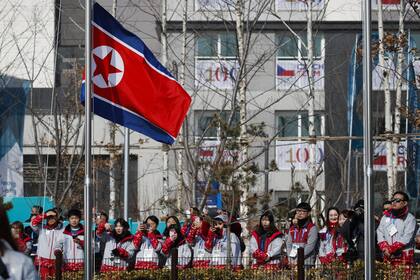 El izamiento de la bandera de Corea del Norte