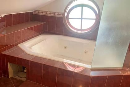 El jacuzzi en la oficina de Ramón Zalazar