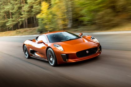 El Jaguar CX-75 ruge como un felino real cuando se pisa el acelerador
