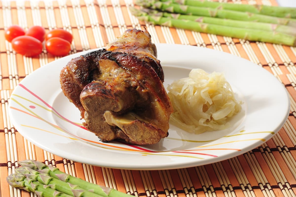 El Jambonneau o codillo es un corte especial de cerdo muy popular en la zona de Alsacia, en Francia. También en Alemania, especialmente en Baviera