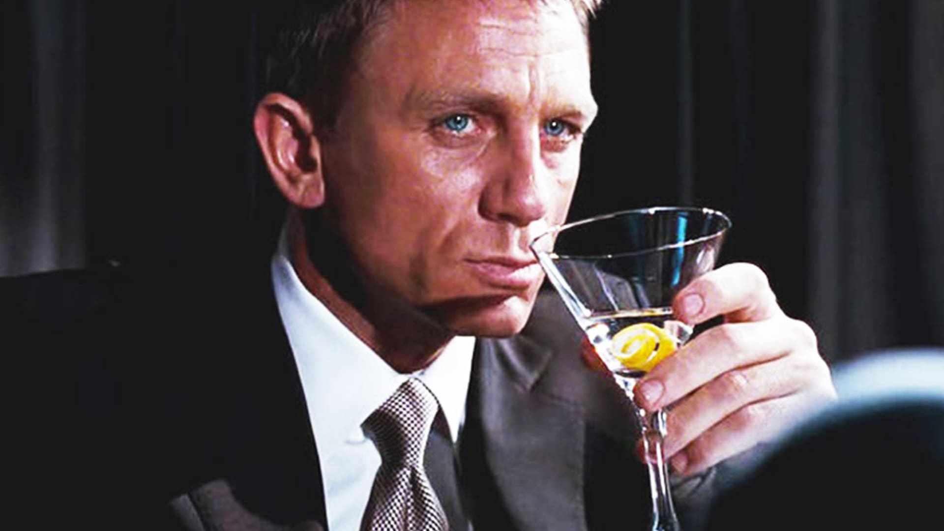 El James Bond de Daniel Craig con un Dry Martini