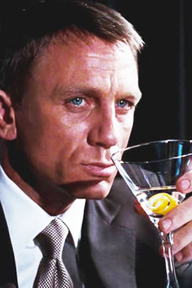 El James Bond de Daniel Craig con un Dry Martini