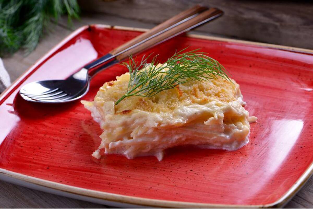 El janssons fretelse, con papa y anchoas, tradicional de Suecia