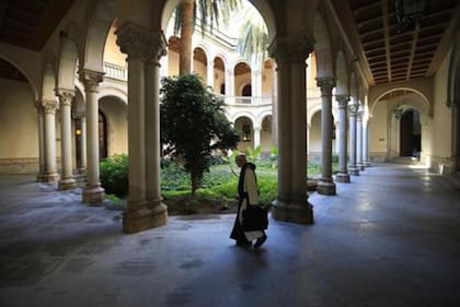 El jardín interior en el centro del edificio donde se cruzan todos los pasillos