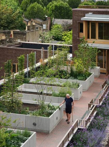 El jardín ofrece otro agradable espacio comunal para los residentes