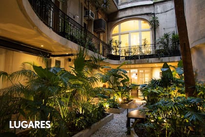 El jardín secreto del edificio es uno de los atractivos del restaurante