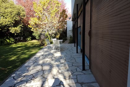 El jardín, una postal de época.