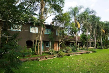 El jardín y la fachada de San Sebastián.
