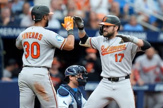 Cowser y Encarnacion-Strand conectan hits clave, Orioles anotan 7 en la 6ta y vencen 10-2 a Rays