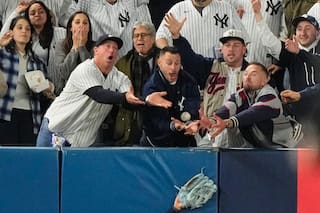 Interferencia de fan le niega a Volpe el jonrón del empate de Yankees ante Rays en serie divisional