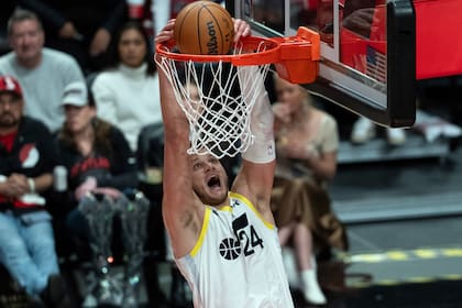 El Jazz rompe racha de 5 derrotas con victoria 141-99 sobre los Trail Blazers