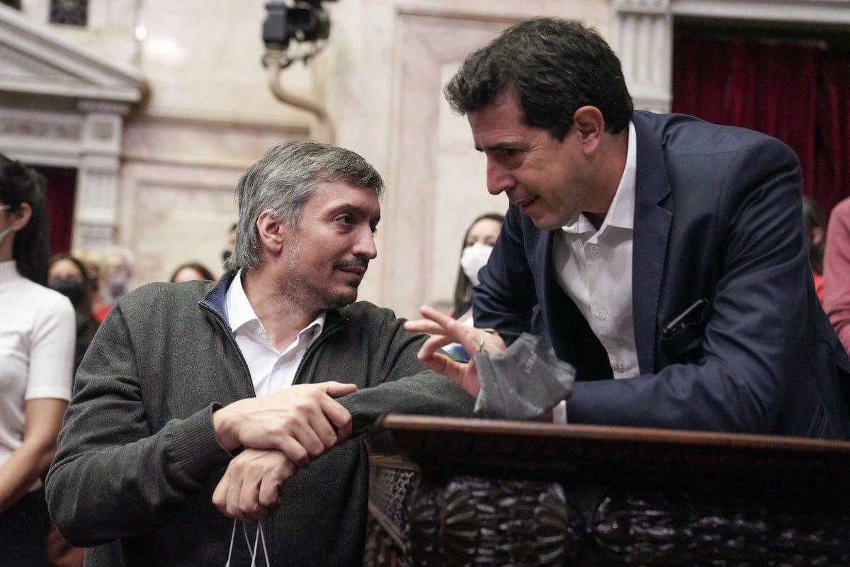 El jefe de bloque oficialista de diputados, Máximo Kirchner, junto al ministro del Interior, Eduardo de Pedro