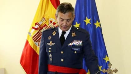El jefe de Estado Mayor de la Defensa (Jemad), quien presentó «su solicitud de cese» por recibir antes la vacuna contra el coronavirus.
