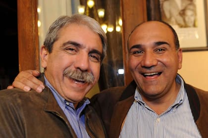 Aníbal Fernández y Juan Manzur, cuando el primero era jefe de Gabinete y el segundo, candidato a gobernador de Tucumán