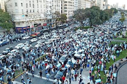 El jefe de gabinete bonaerense, Carlos Bianco, dijo que están preocupados por los efectos sanitarios de las movilizaciones de lo policías y por las marchas "anticuarentena" y "antiperonistas"