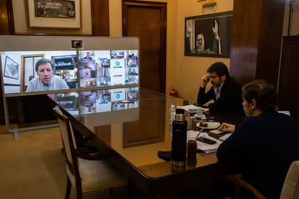 El jefe de Gabinete Carlos Bianco y el Gobernador Axel Kicillof aislados por contacto estrecho de Covid-19